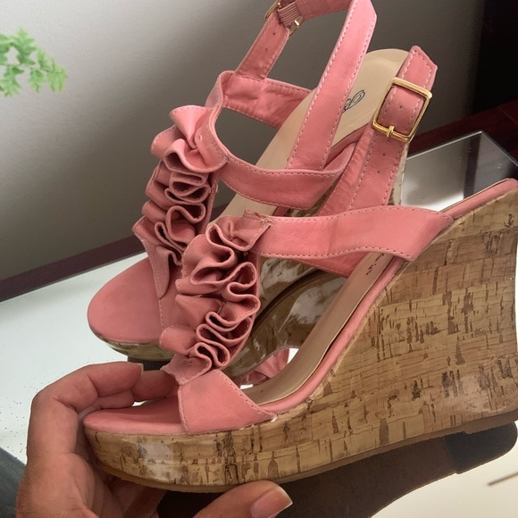 Cute pink wedges - Picture 2 of 5